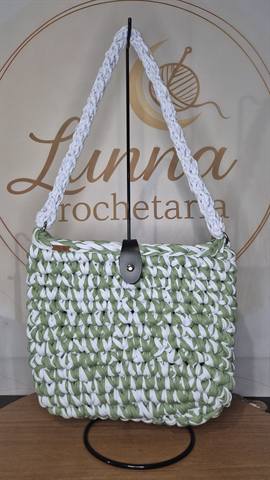 Bolsa Cadernos G Verde em crochê feita à mão
