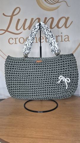 Bolsa Classica Cinza em crochê feita à mão