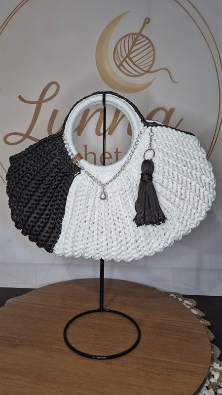 Bolsa Lunna G em crochê branco e cinza, feita à mão
