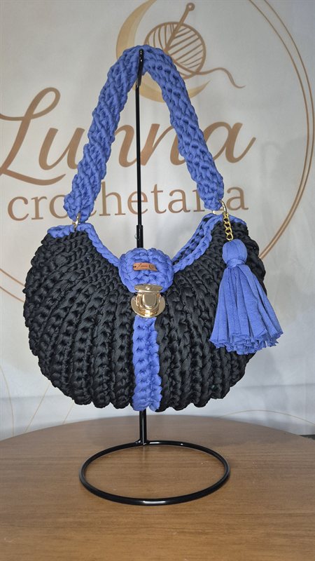 Bolsa Lunna M Preta e Azul — bolsa de crochê feita à mão, cor preta e azul