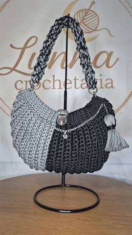 Bolsa Lunna M Preta e Cinza em crochê feita à mão