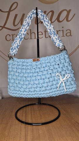 Bolsa Malinha P Azul Clara em crochê feita à mão
