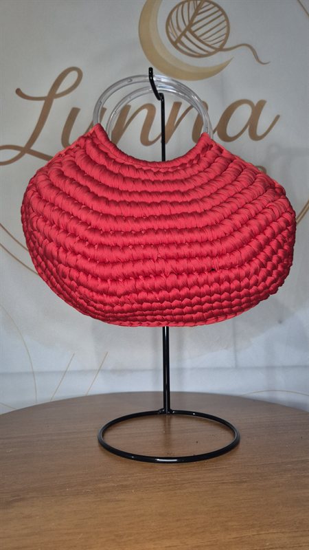 Bolsa Meia Lua Malha Vermelha — bolsa de crochê feita à mão, cor vermelha