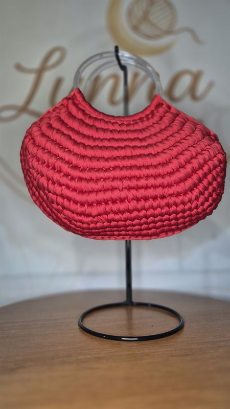 Bolsa Meia Lua Mallha — bolsa de crochê feita à mão, cor mallha