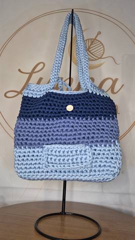 Bolsa Sacola Tons de Azul em crochê feita à mão