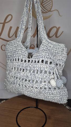Bolsa Vazada Cinza em crochê feita à mão