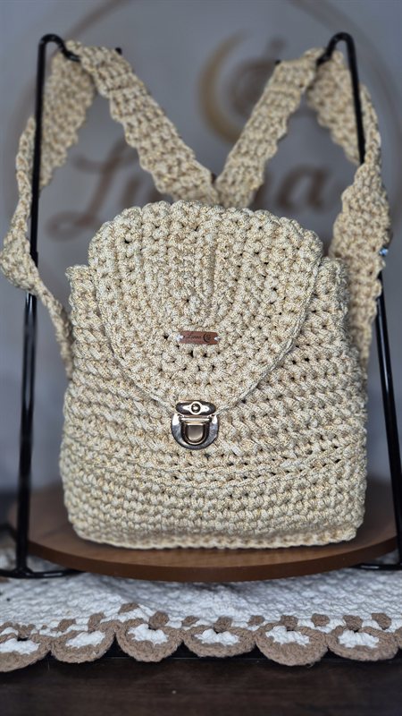 Mochila Lunna Dourada — bolsa de crochê feita à mão, cor dourada